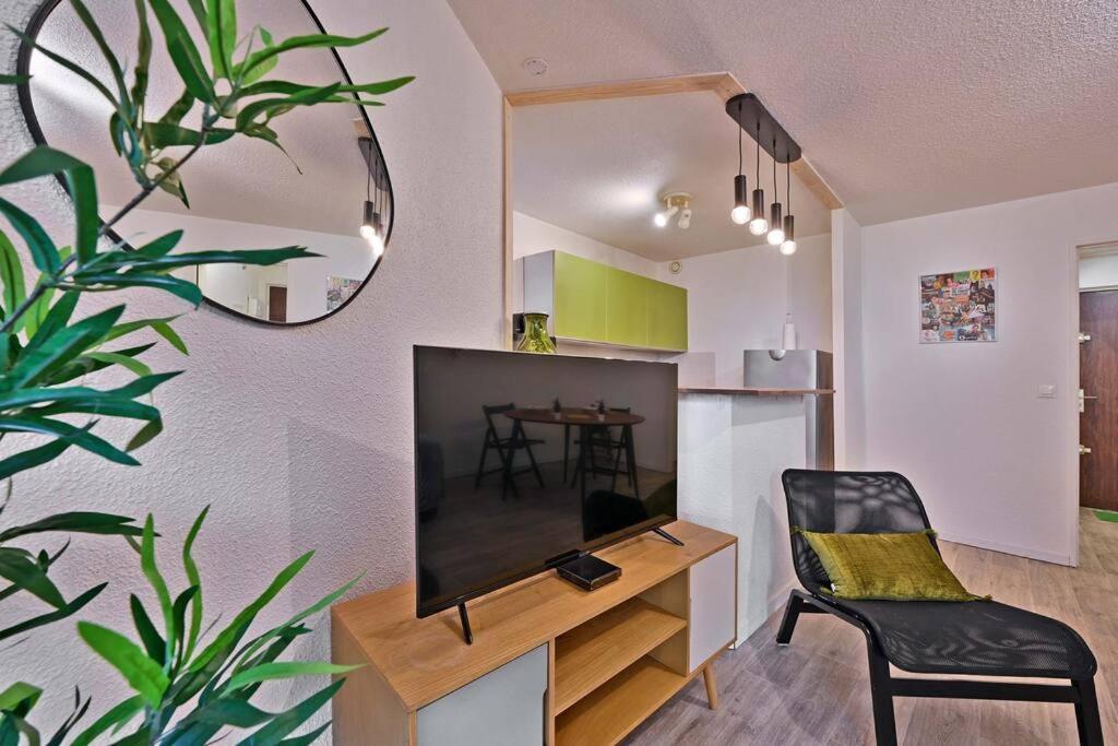 Apartment Les Comtadins - Parking Gratuit - Balcon - Clim