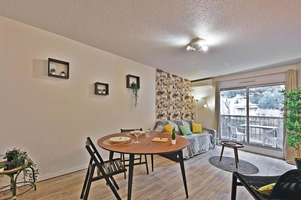 Les Comtadins - Parking Gratuit - Balcon - Clim