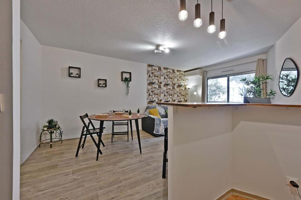 Les Comtadins - Parking Gratuit - Balcon - Clim Apartment